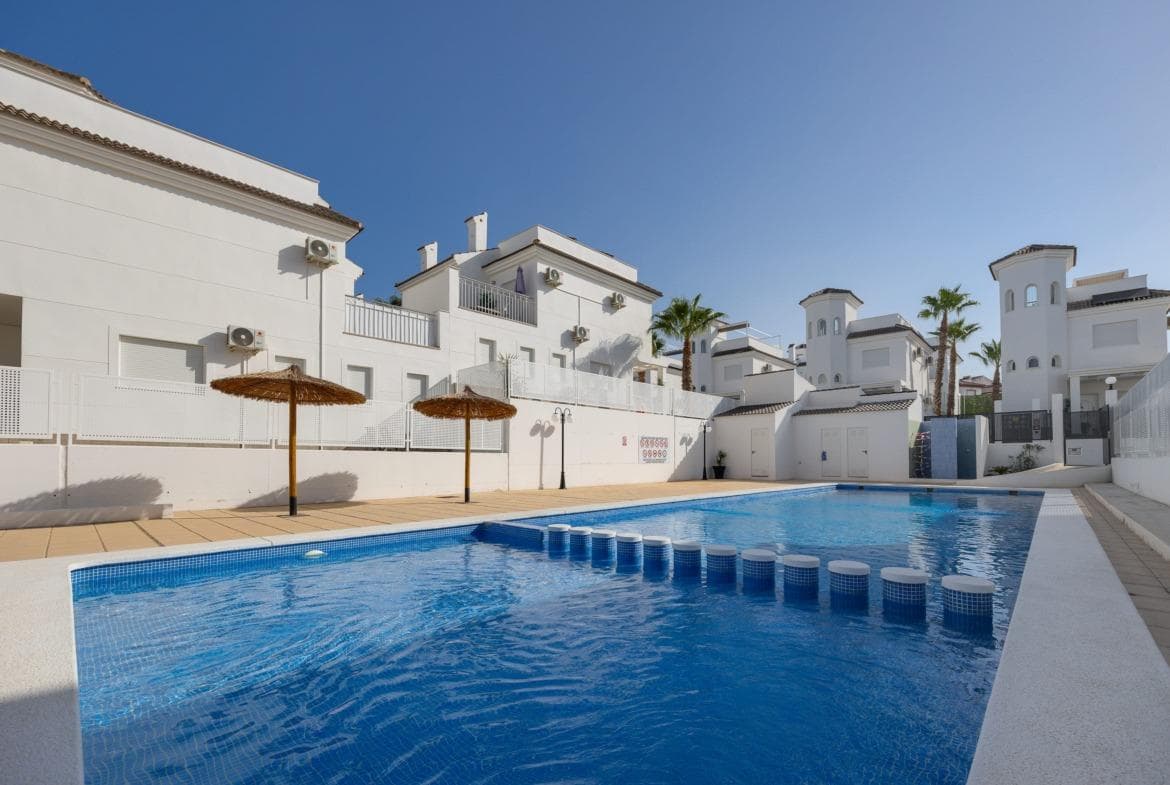 Villa in San Fulgencio - photo 2